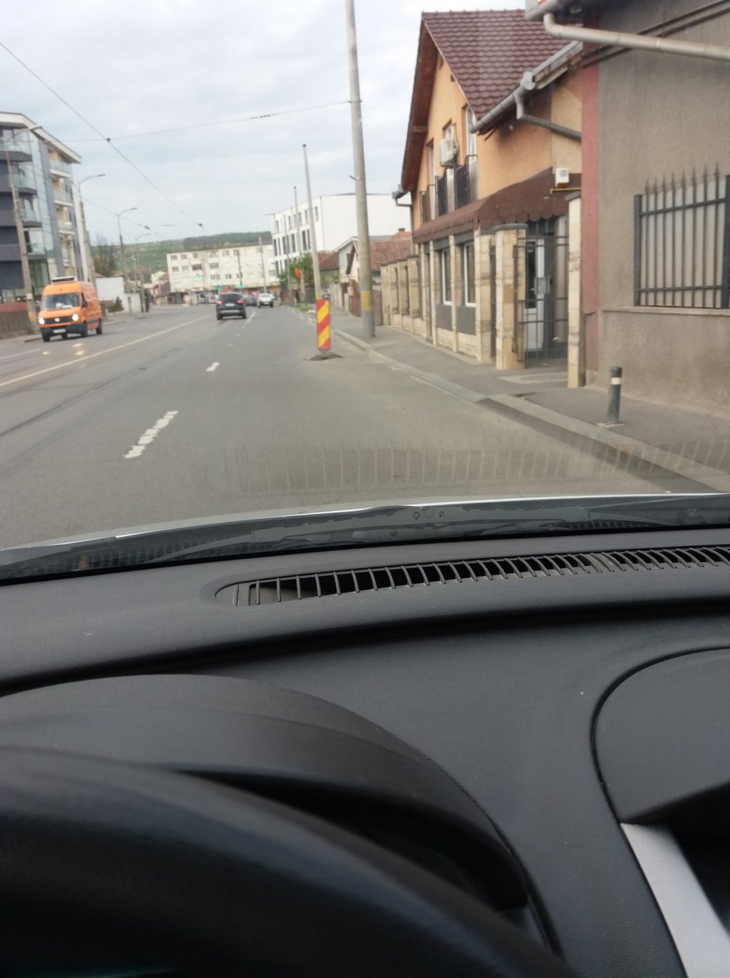 Gurile de canal, pericol public la Cluj. "Oare unde trebuie anunțat să se repare odată?"