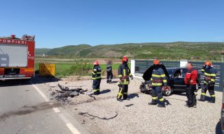 Impact între o mașină și un camion pe un drum din Cluj