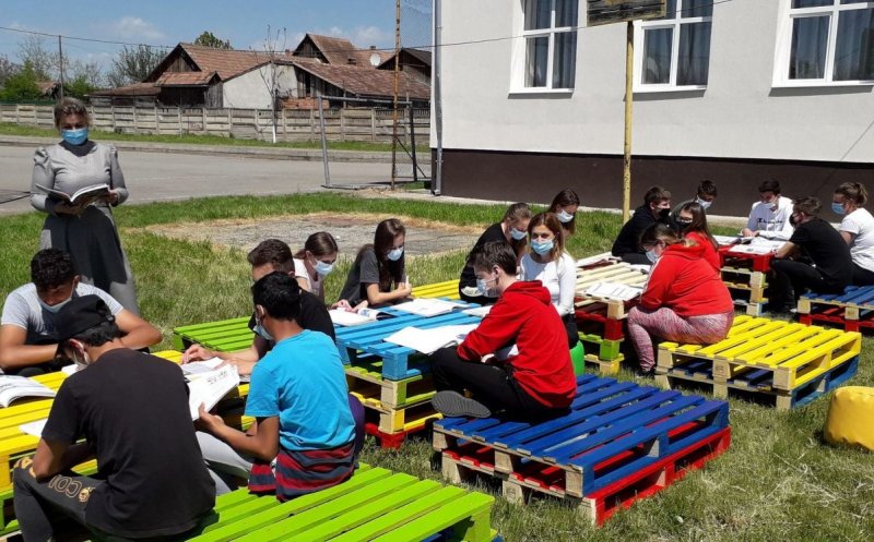 Elevii unei școli din Cluj fac orele în aer liber