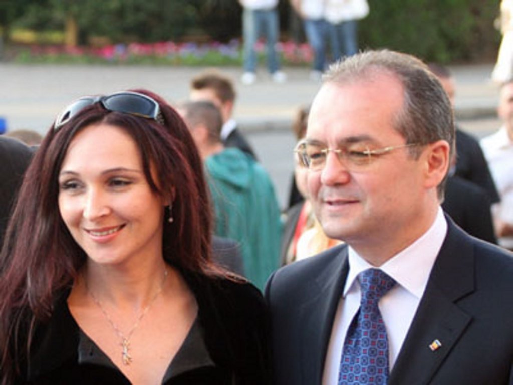 Cum și-au petrecut Emil Boc și soția lui prima zi de relaxare națională: „Drumul spre normalitate trece prin vaccinare!”