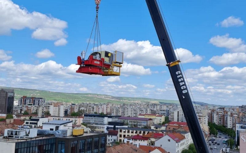 Constructorii de la Kesz au demontat macaraua mare de pe Banca Transilvania
