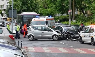 Accident pe o stradă din Mănăștur. O tânără a ajuns la spital