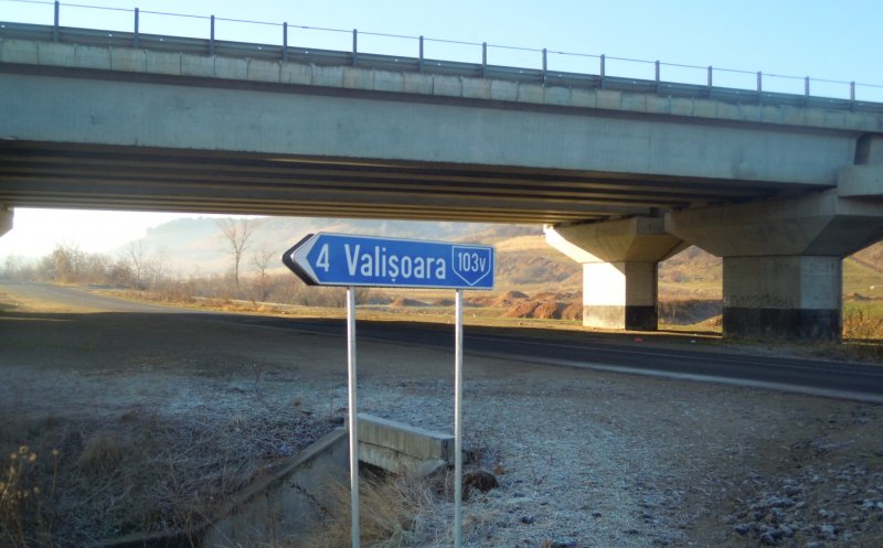 Încep lucrările de întreținere a drumului județean 103V Vălișoara