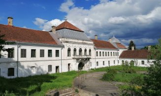 O firmă obscură din Cluj a cumpărat cel mai mare castel baroc din Transilvania