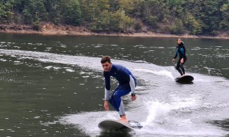 Surf pe Tarniţa! O nouă distracţie pentru iubitorii de adrenalină şi apă
