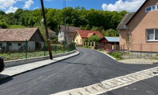 Se lucrează de zor pe străzile Dejului