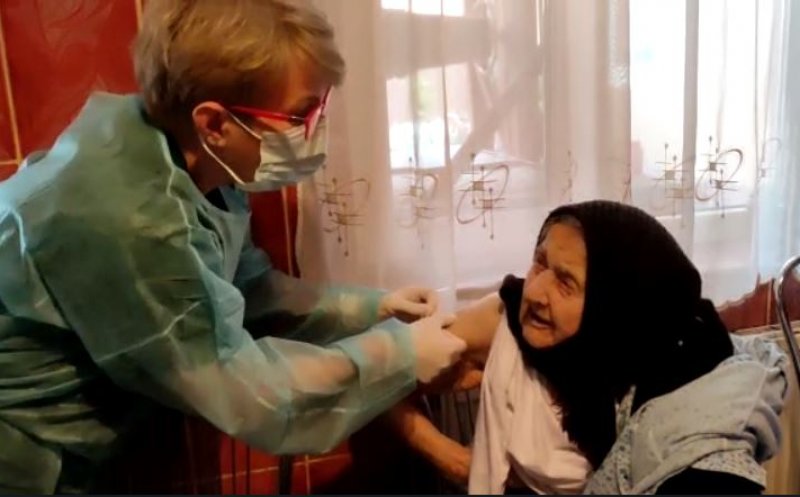 O bunicuță de 101 ani, vaccinată în cadrul Maratonului din Chinteni
