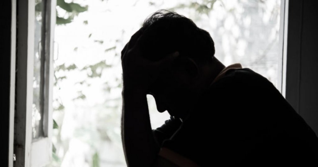 Tentativă de suicid în Cluj. Un tânăr de 21 de intenţiona să se arunce de pe balcon