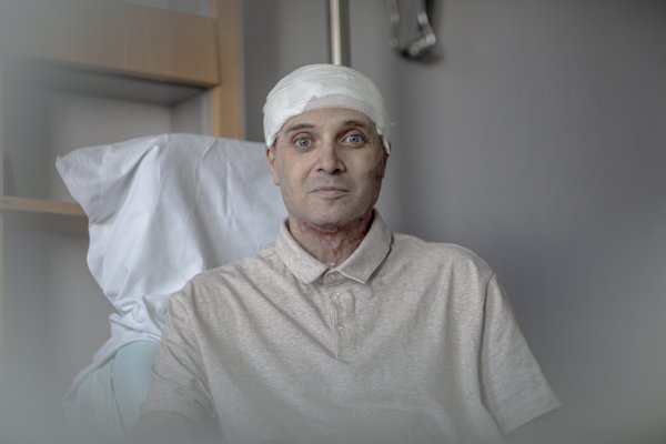 Cătălin Denciu, medicul care a intrat în foc pentru a-și salva pacienții, lăudat la OMS: ”Astăzi îl vom onora printr-un premiu pentru sacrificiul său”