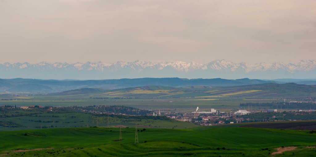 Munții Făgăraș, văzuți de la periferia orașului Cluj-Napoca