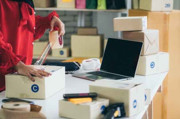 Poșta Română a bătut palma cu OLX. Coletele se vor ridica de la oficii