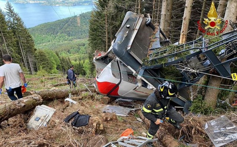 Arestări în Italia în cazul accidentului de teleferic. Frânele au fost blocate deliberat cu o menghină