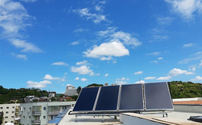 Liceul Onisifor Ghibu, înțesat de panouri fotovoltaice