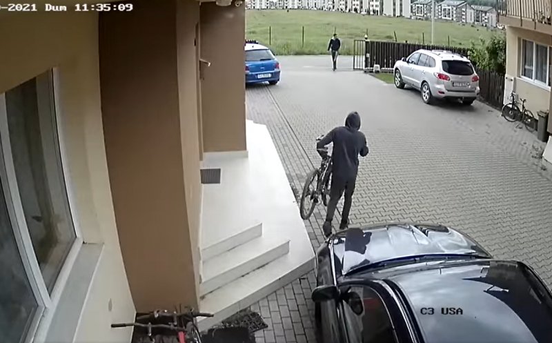 Furt de biciclete, ziua în amiaza mare, la Florești. Ce tactică au folosit