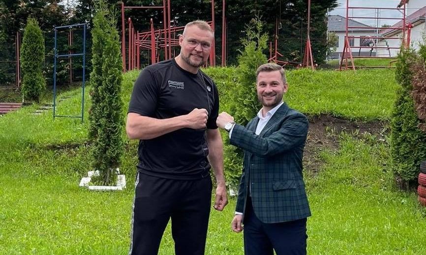 22 de sportivi s-au luptat la Floreşti într-o gală specială K1, sub ochii celebrului Semmy Schilt