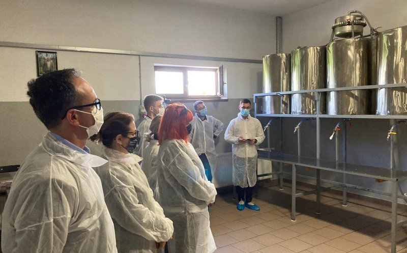 Fermierii clujeni, convocați de ministerul agriculturii la fabrica de ulei din Luncani
