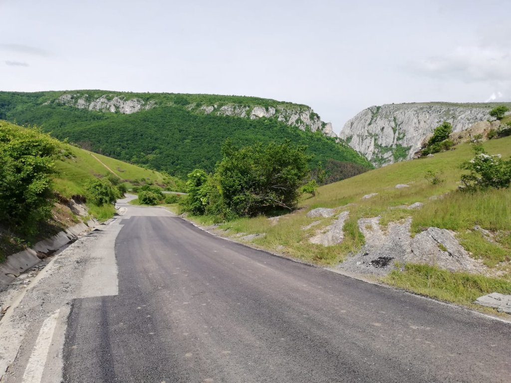 Asfalt pe Platou – Cheile Turzii