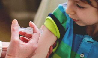 Aproape 200 de copii între 12 și 15 ani, vaccinați anti-COVID la Cluj în prima zi a campaniei