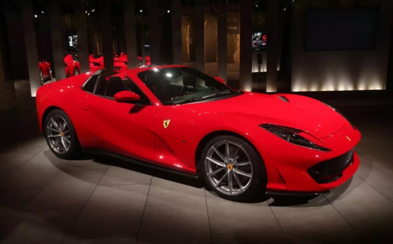 Clujeanul supranumit “Regele betoanelor” a spart 350.000 de euro pe cel mai nou Ferrari 812 GTS