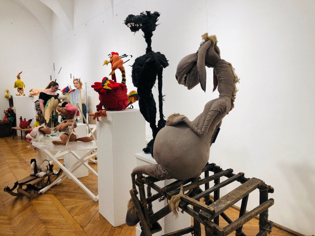 Personaje emblematice ale spectacolelor Teatrului „Puck” Cluj, vedete de expoziție la Muzeul de Artă