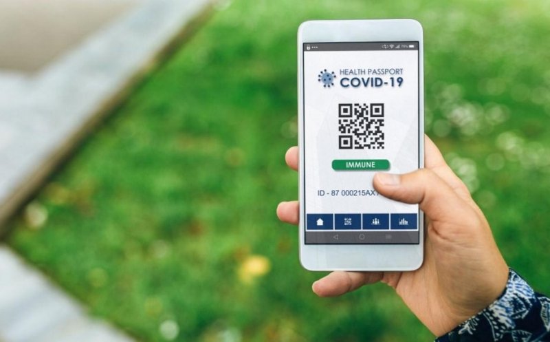 Pașaportul COVID, operaţional în România de luna viitoare: "O să fie un QR code, o să-l avem şi pe telefon şi se vor evita cozile la graniţă"
