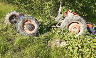 Accident grav la Cluj. Un bărbat a fost prins sub un tractor