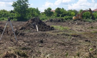 Au început lucrările la Bazinul Didactic de Înot de la Câmpia Turzii. Când ar trebui să fie gata