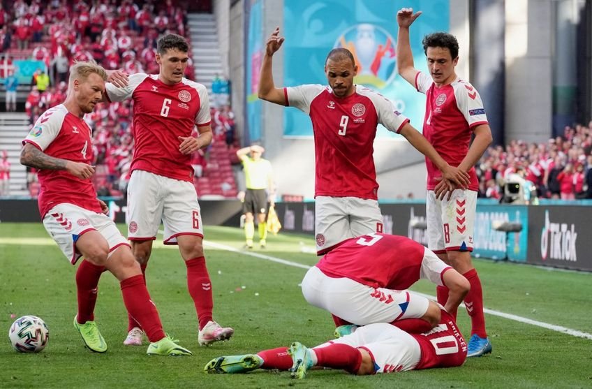 Moment șocant la Campionatul European de Fotbal! Un jucător s-a prăbușit pe teren și a avut nevoie de resuscitare / Fotbalistul a fost stabilizat la spital