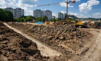 Constructorul Bazei sportive „La Terenuri”, ameninţat cu „listă a rușinii”. Primarul a făcut o vizită pe şantierul aflat în întârziere