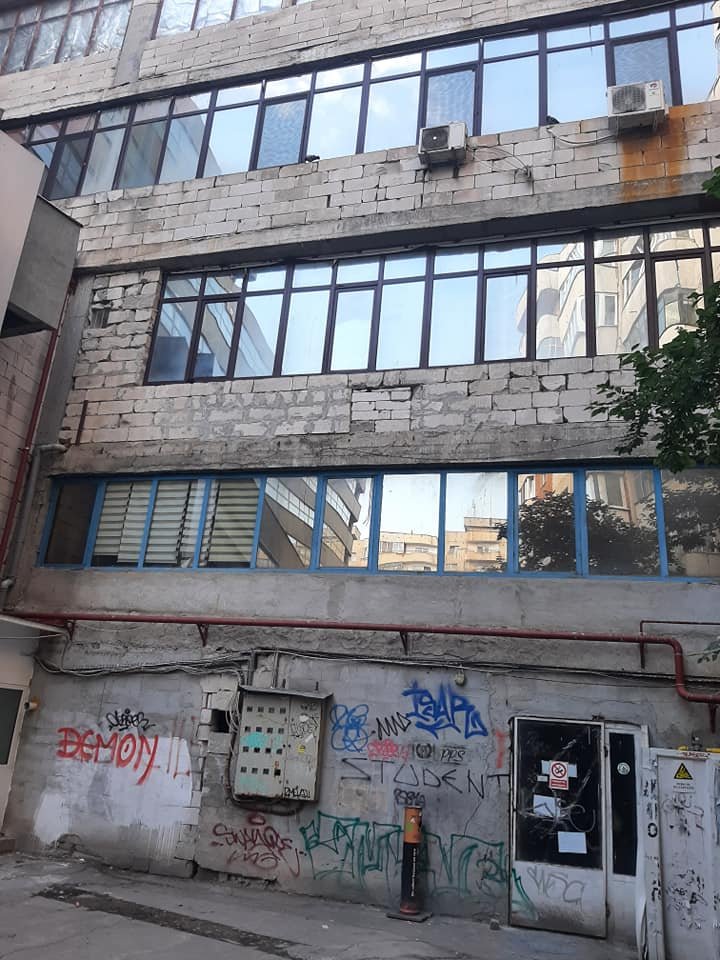 Proprietarul Hotelului Cristian a ridicat o altă clădire ilegală în Piaţa Mărăşti. Nici aceasta... NU poate fi demolată!