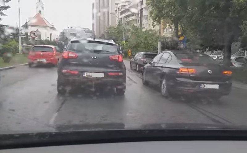Începe bine săptămâna...: "De la ora 7,45 pînă la 9,30 ruta Podul Ira-piata Avram Iancu. Bravo administrația!"