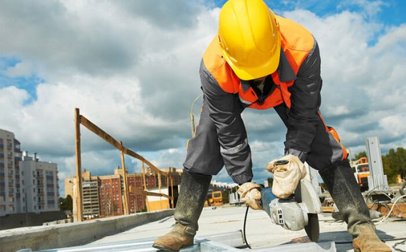 Scumpirea materialelor de construcţii ar putea bloca derularea mai multor proiecte
