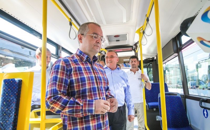 Primarul Boc, cu autobuzul: Biletul rămâne în buzunar