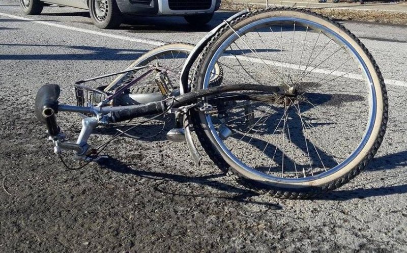 Biciclist lovit de mașină pe Moților