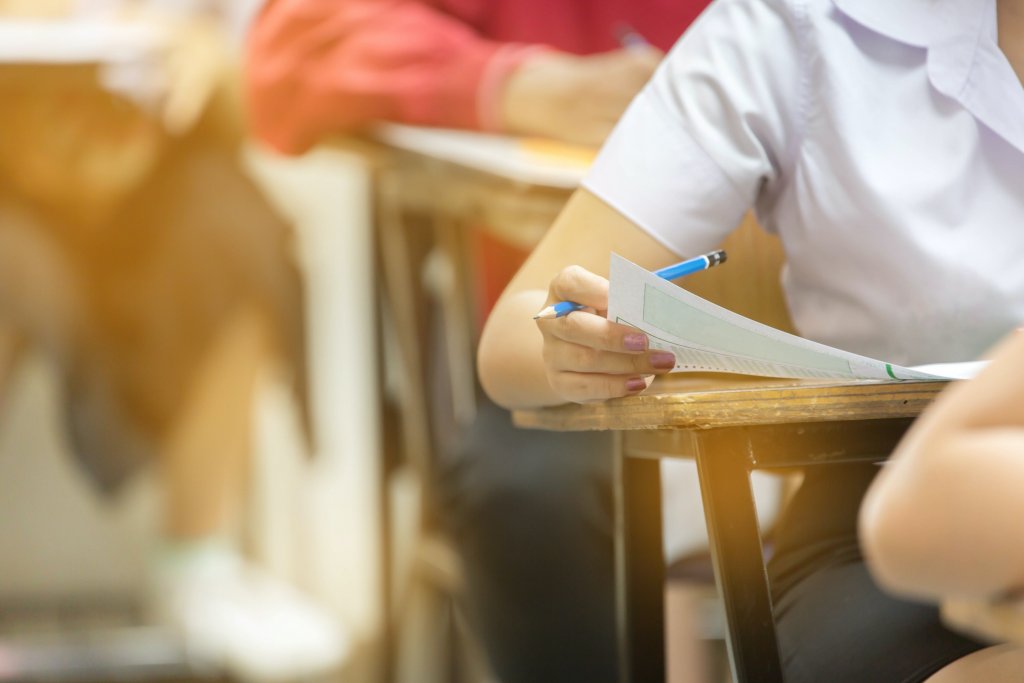 BAC 2021, proba la Limba română. Zeci de absolvenți din Cluj nu s-au prezentat la examen/ Un candidat, eliminat pentru fraudă