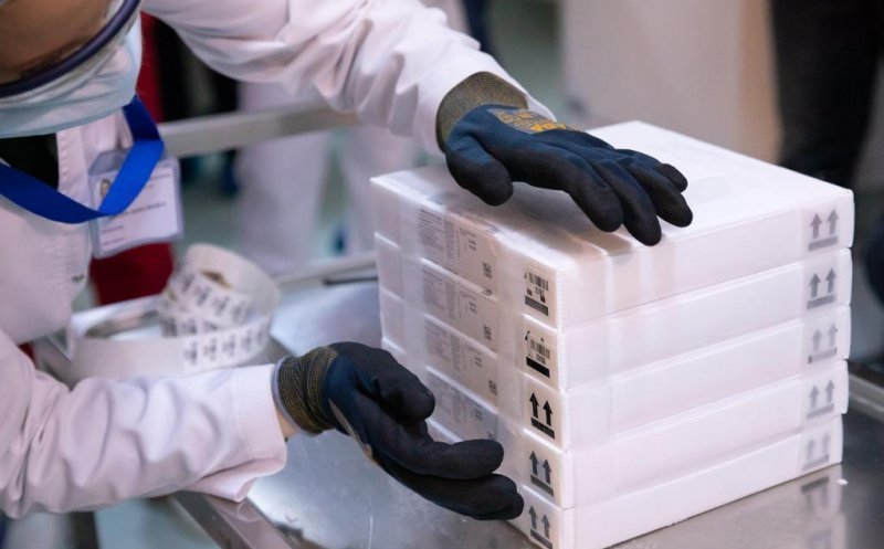 România scoate la vânzare milioane de doze de vaccin anti-COVID
