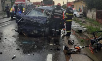 Accident rutier GRAV în Cluj. S-a izbit pe contrasens de o autoutilitară. Două victime, încarcerate, cu traumatisme multiple