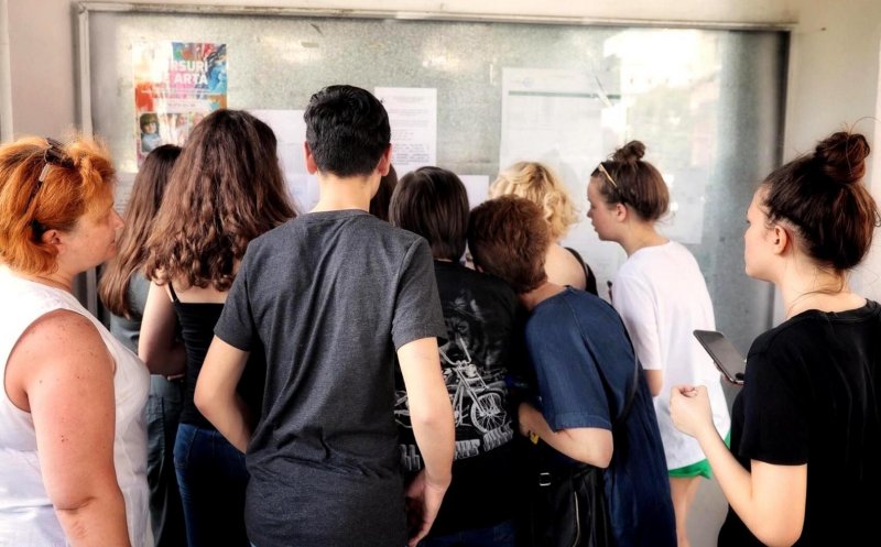 Evaluarea Națională. Aproape 77% dintre candidaţi au obținut medii peste 5