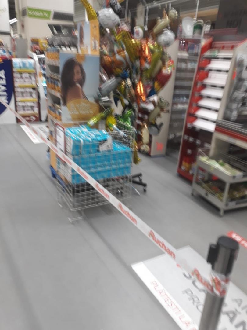 DSVSA Cluj a decis. Zona din magazinul Auchan unde a fost văzut șoarecele rămâne închisă
