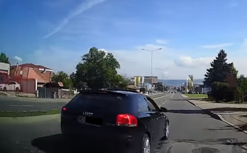 Șicanare în trafic la Cluj. A coborât la semafor, gata să sară la bătaie