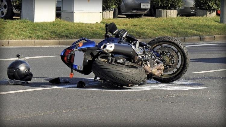 A decedat motociclistul accidentat seara trecută. Şoferiţa de 22 de ani va fi cercetată pentru „ucidere din culpă”