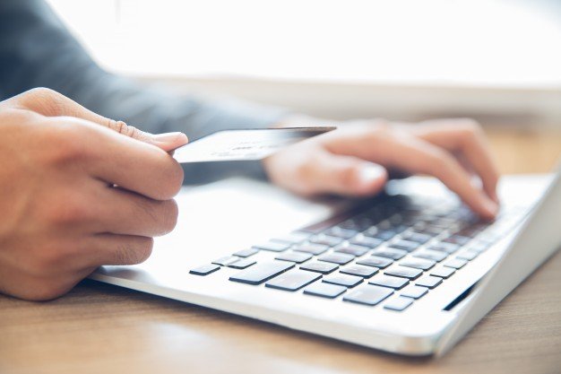 Sute de infracțiuni informatice pe OLX, raportate la Cluj. Prejudiciile depășesc 120.000 euro