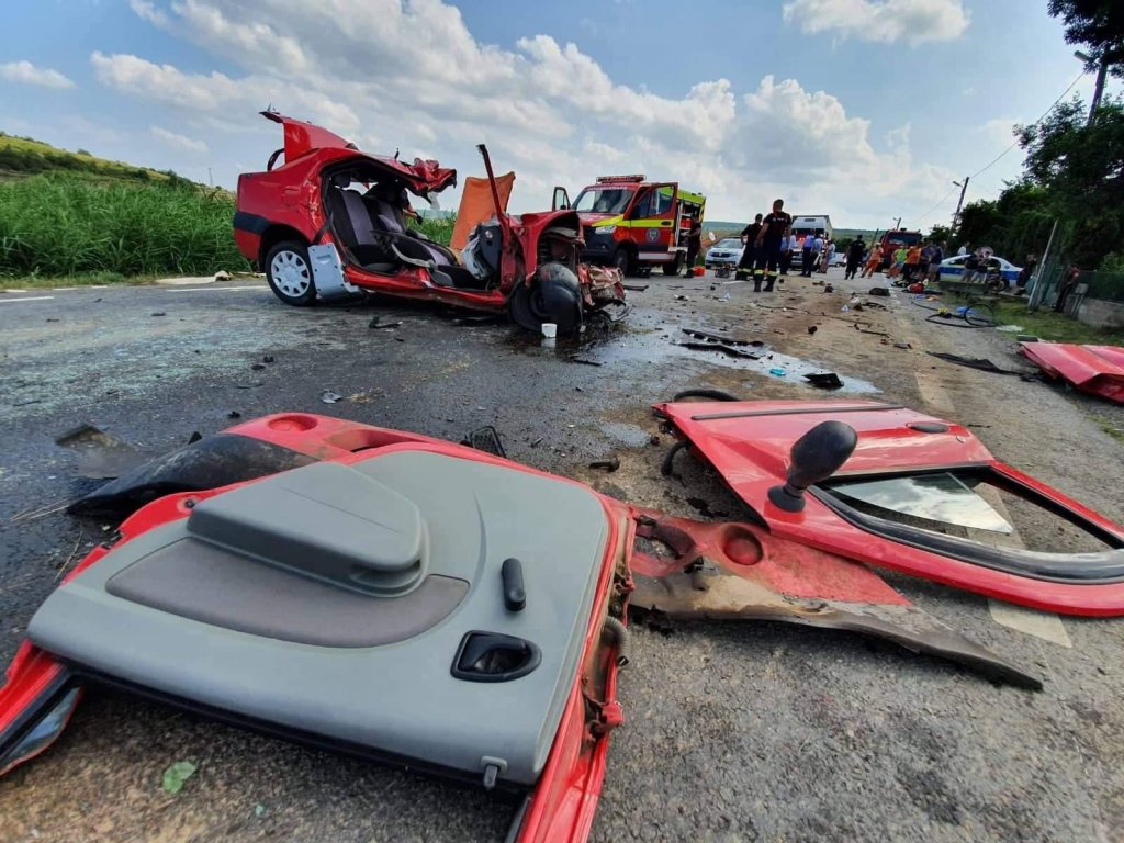 Tragedie pe șosea la Cluj! IMAGINI-ȘOC de la locul accidentului mortal din Mihăiești