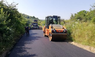 Asfalt peste un drum județean din Cluj