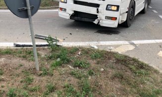 Accident pe un drum din Cluj. Impact între un TIR și o autoutilitară plină cu muncitori
