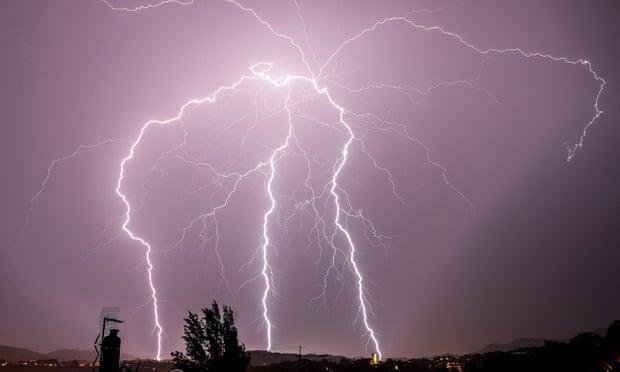 Clujul, sub COD ROȘU de furtuni. Au fost transmise mesaje de avertizare RO-ALERT