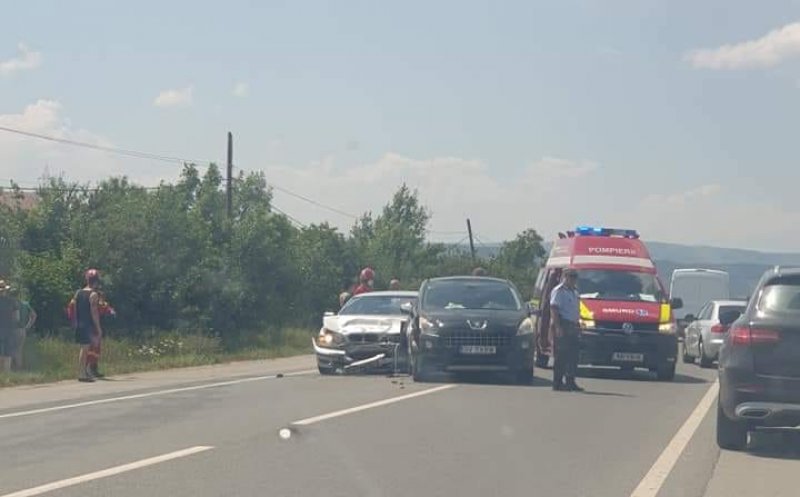 Accident între Gilău și Florești. Trei mașini au fost implicate și o persoană este rănită