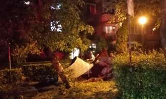 O furtună de 30 de minute a făcut prăpăd în Cluj-Napoca. Primul bilanţ al intervenţiilor pompierilor