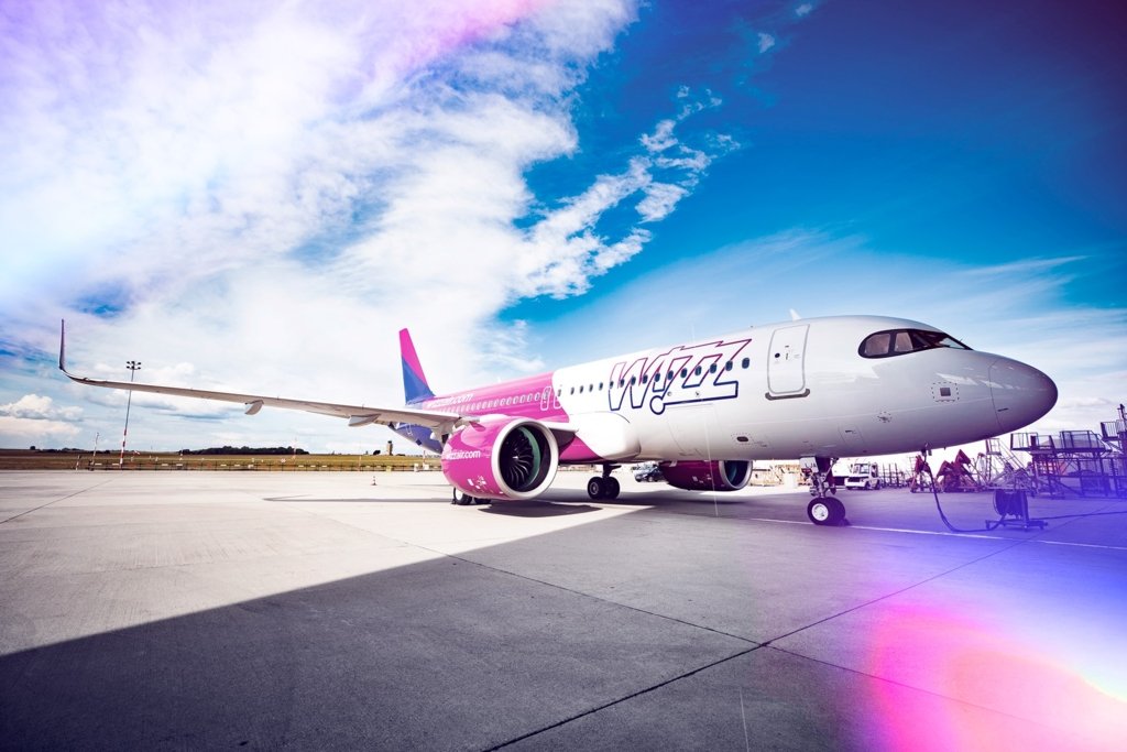 Wizz Air închiriază avioane cu tot cu echipaj. Nu mai face faţă cererii în creștere