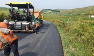 Se asfaltează drumul județean din Cojocna